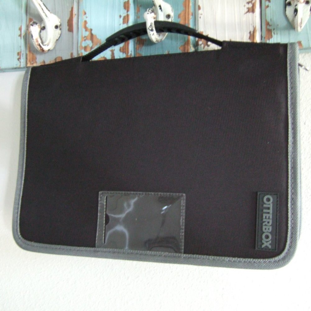 OTTERBOX LAPTOP CASE